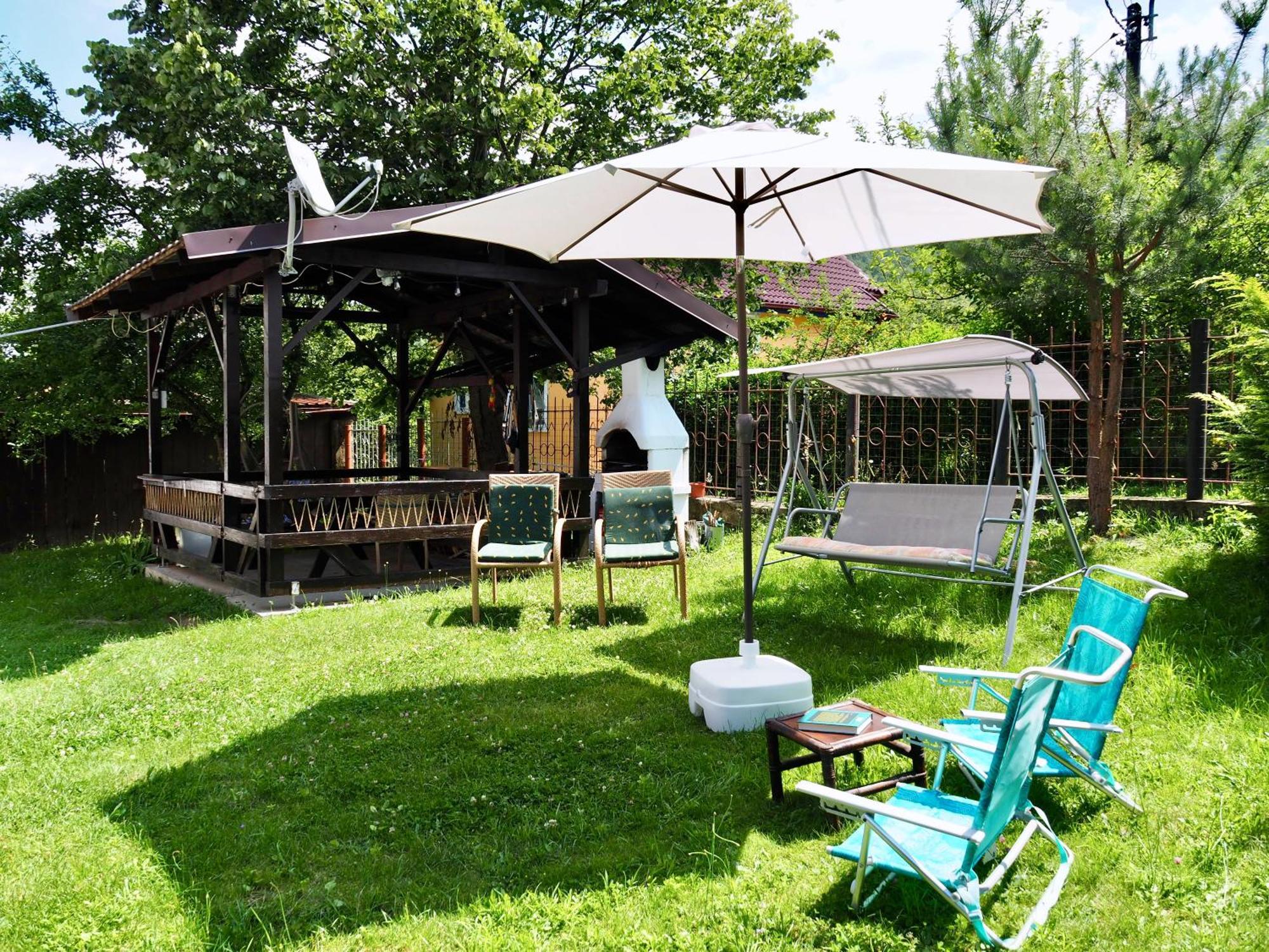 Holiday House Valiug Exterior photo
