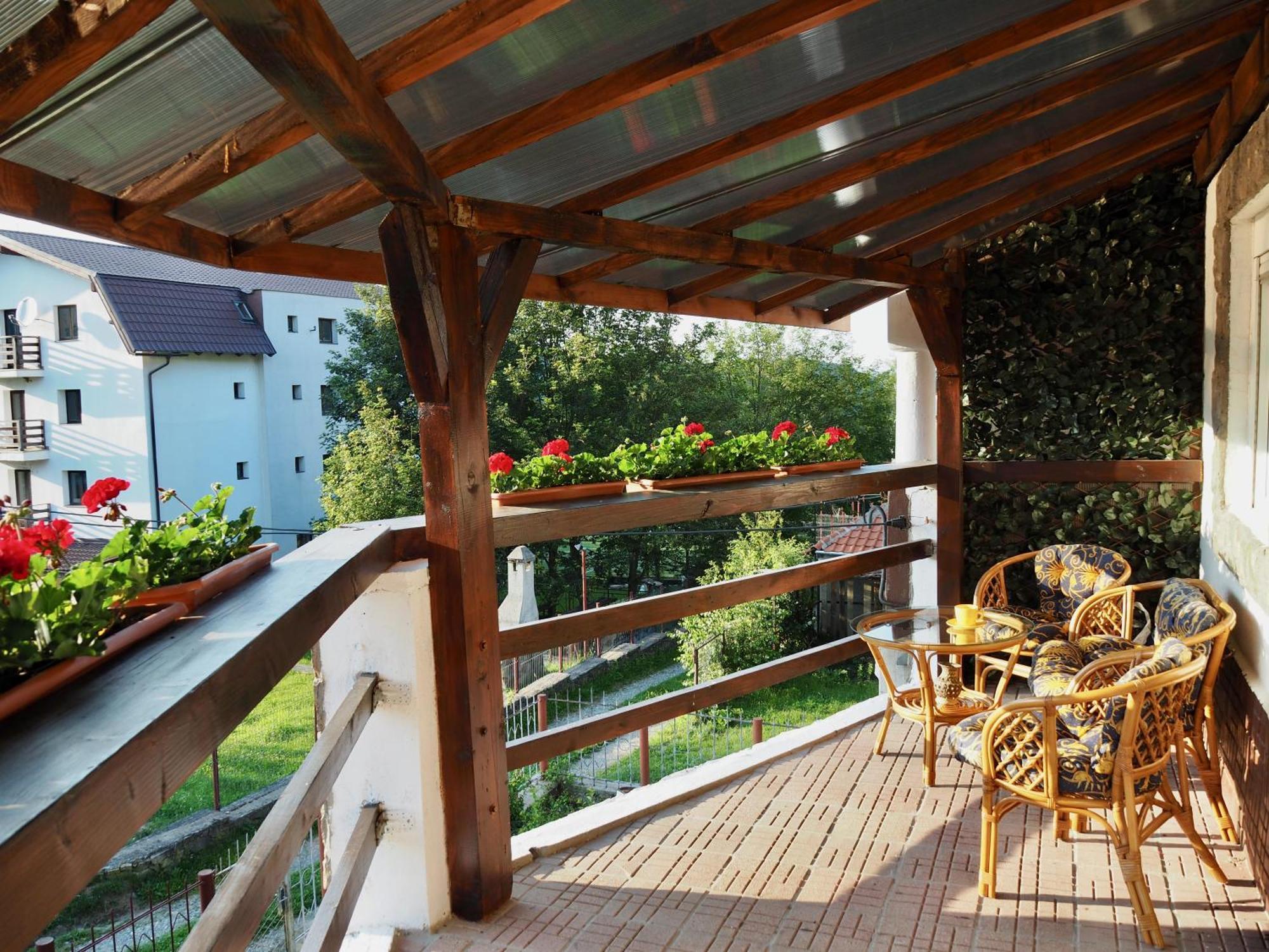 Holiday House Valiug Exterior photo