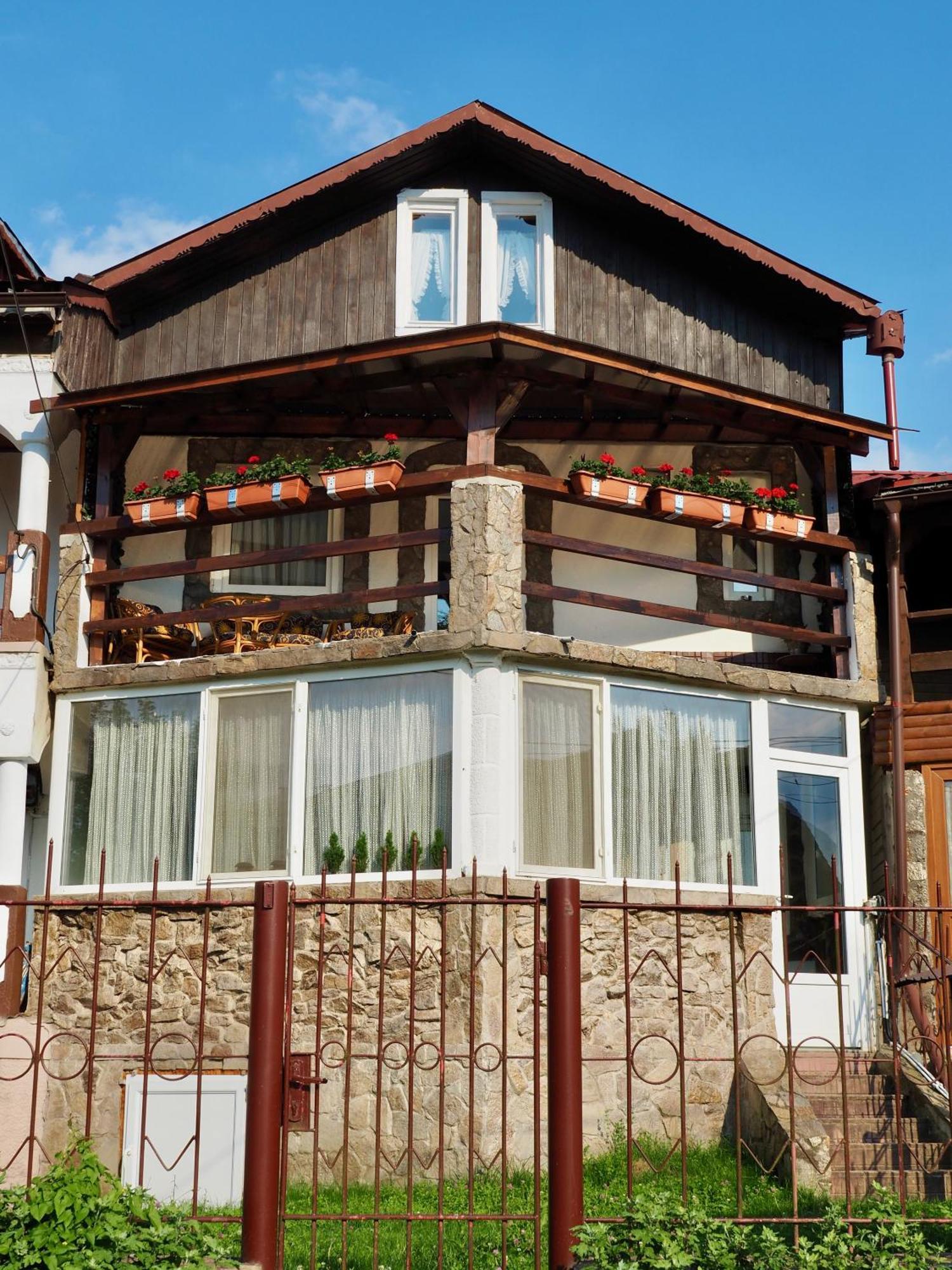 Holiday House Valiug Exterior photo